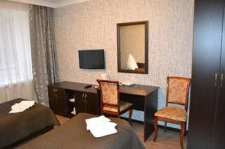 Гостиница Людиново Людиново Бюджетный двухместный номер с 2 отдельными кроватями-4