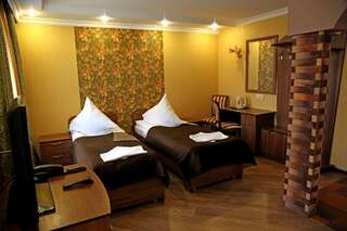 Гостиница Людиново Людиново Улучшенный двухместный номер с 2 отдельными кроватями-2